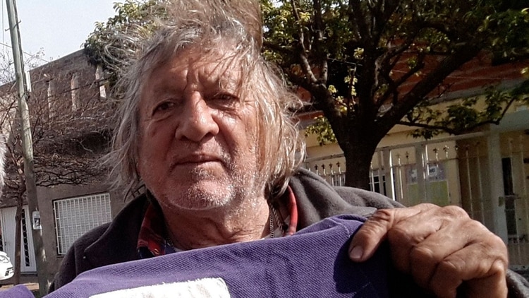 Brutal ataque al Trinche Carlovich en Rosario: tuvo un derrame cerebral y está sedado