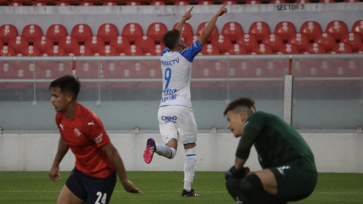 Godoy Cruz goleó 4 a 1 a Independiente en Avellaneda