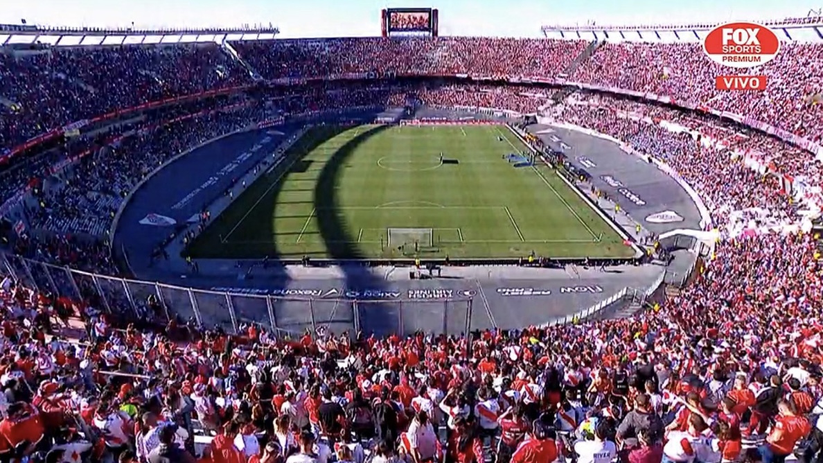 Polémica por la multitud que llegó al Monumental para ver River – Boca
