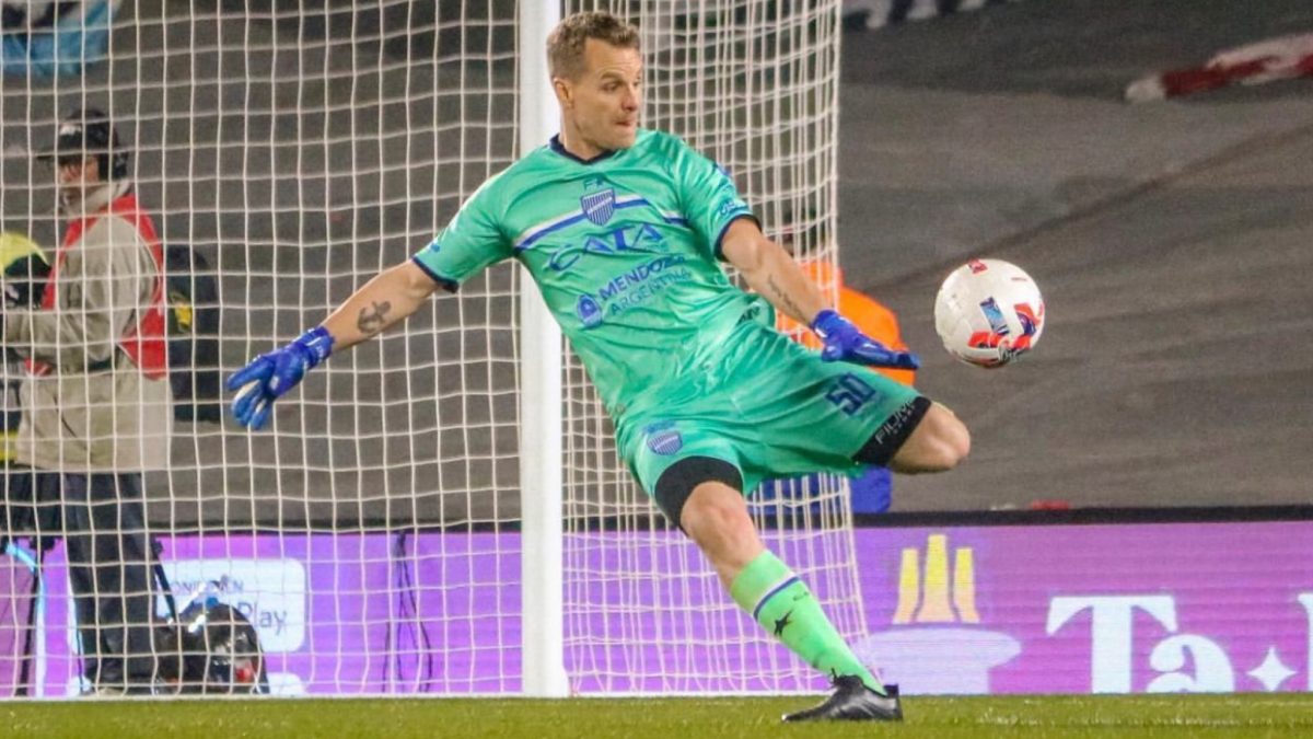 El Ruso Rodríguez, el dueño del arco de Godoy Cruz